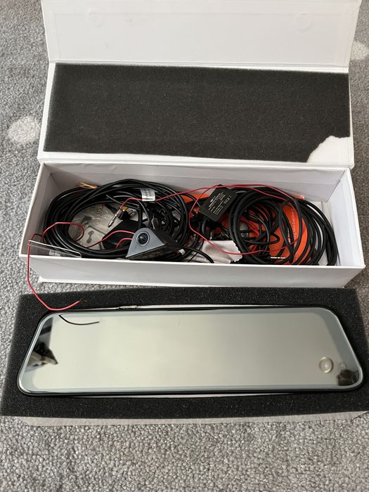 Camera auto VanTrue, fata-spate, 10” touchscreen.