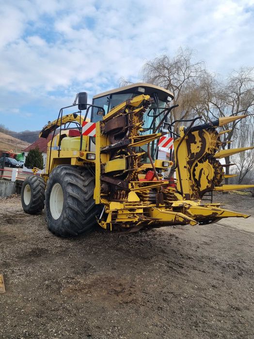 Combina New Holland FX50 complet echipată pentru siloz și porumb