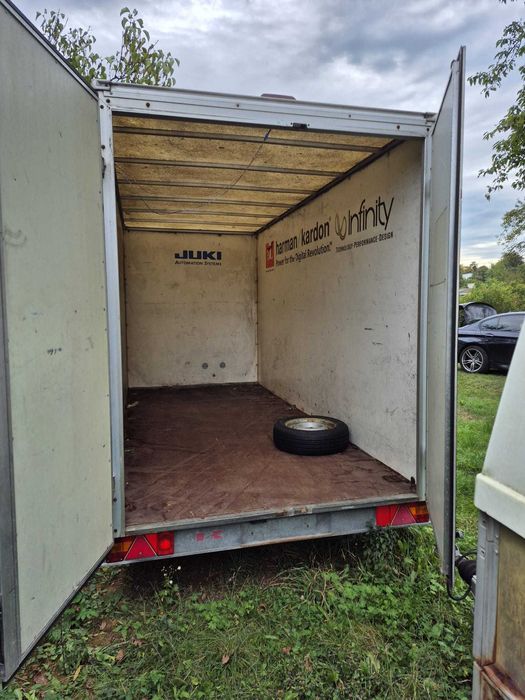 Remorcă Westfalia Box Închisă