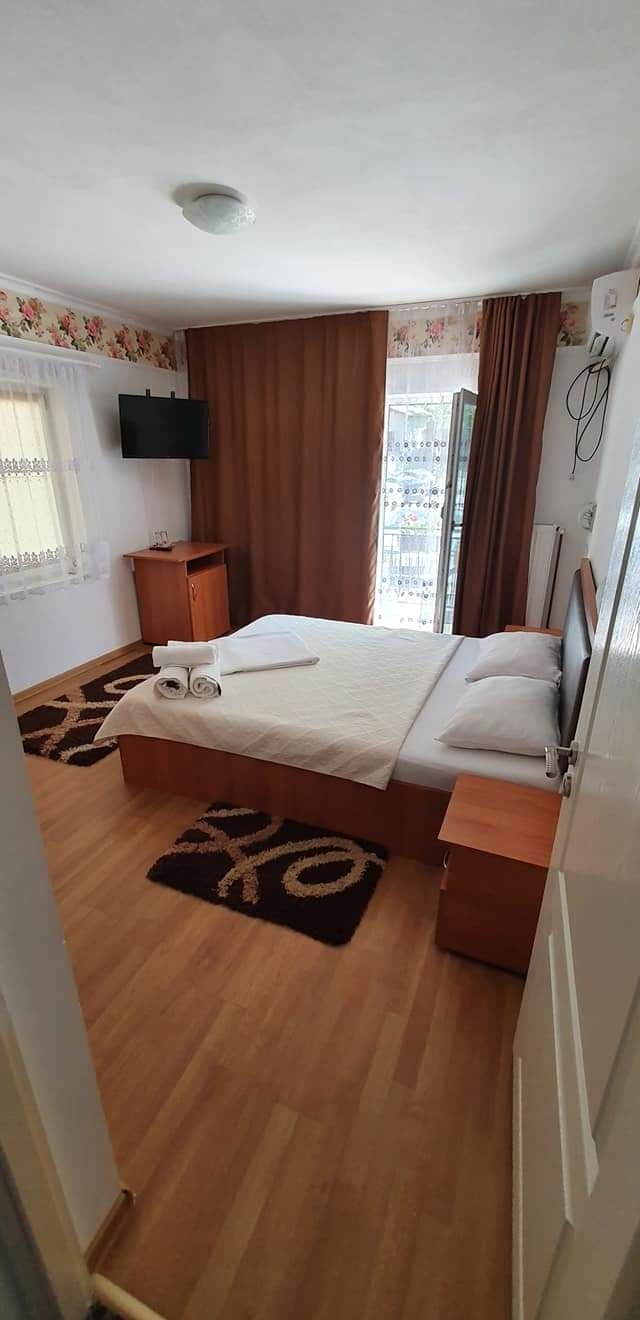 Casa Mimi Băile Herculane Apartament + Camere duble