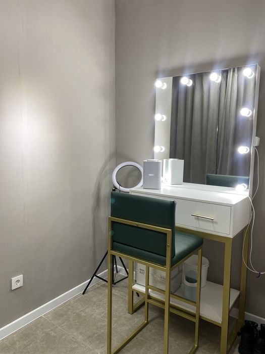 Сдам в аренду столик для визажиста, бровиста район Евразии