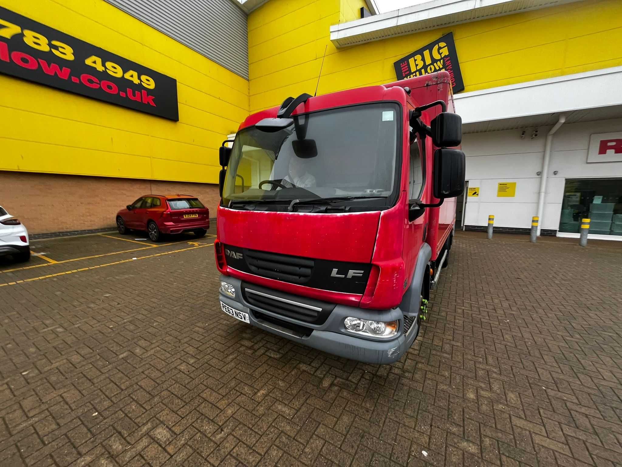 DAF 7.5т 2013г Камион с кутия и падащ борд / RHD / Отлично поддържан