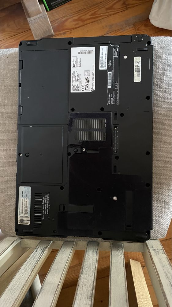Лаптоп FUJITSU H700