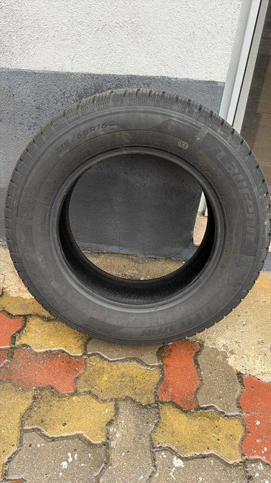 SET Anvelope iarna 215/65/R16C aproape NOI