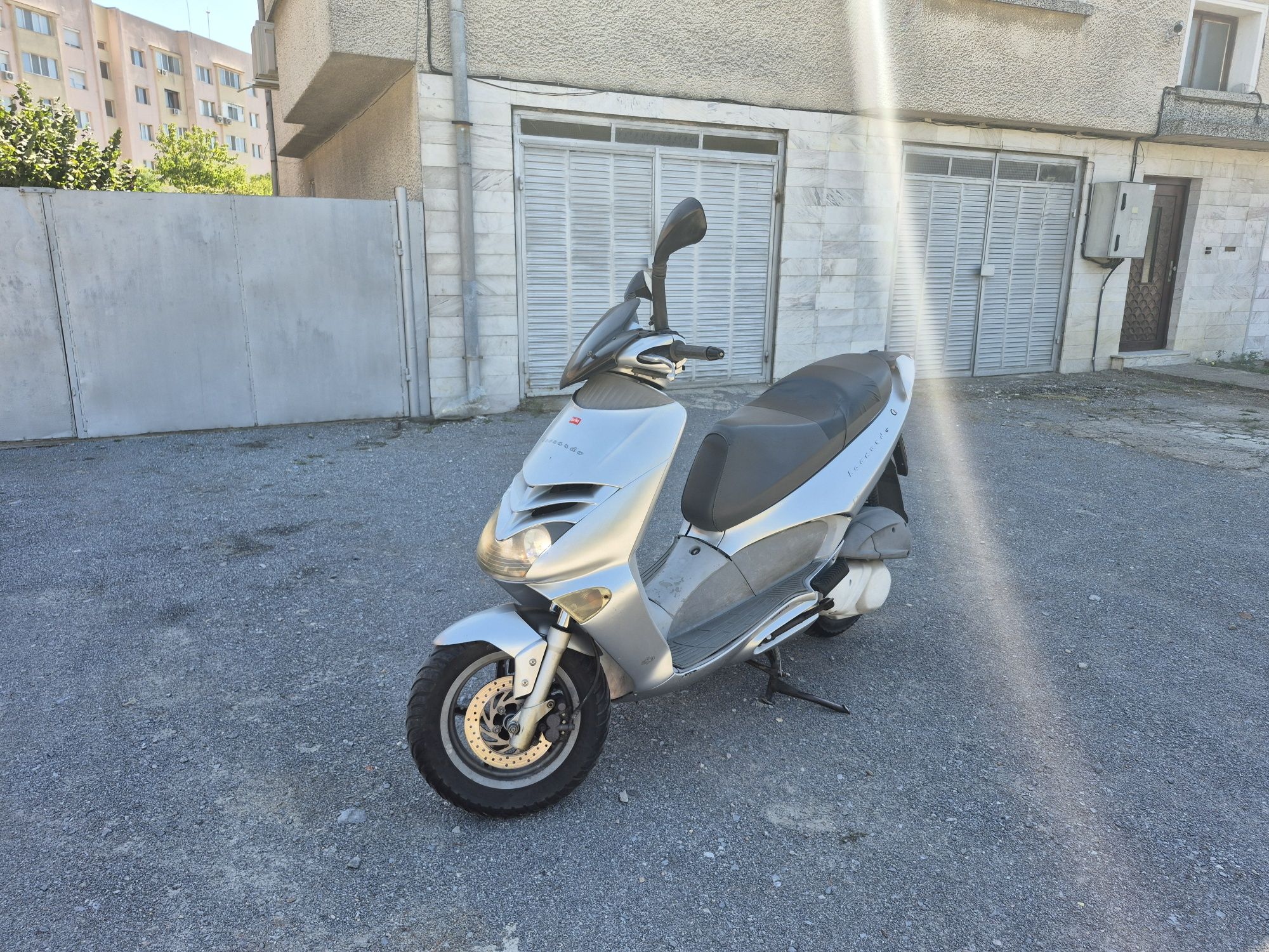 Априля Леонардо 250