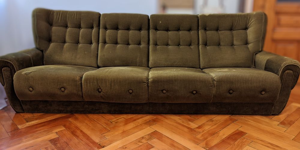 Canapea tip Chesterfield