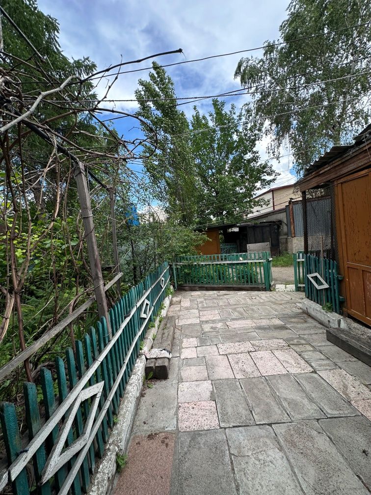 Продам квартиру на 1м этаже, Михайл. 1/2, 2 комн,  зем уч. 8 сото