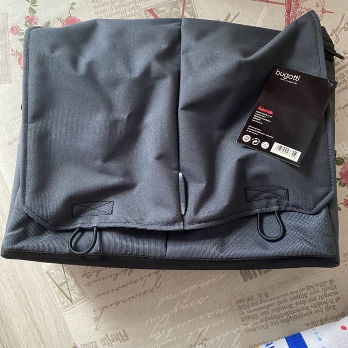 Geanta laptop compartimentata