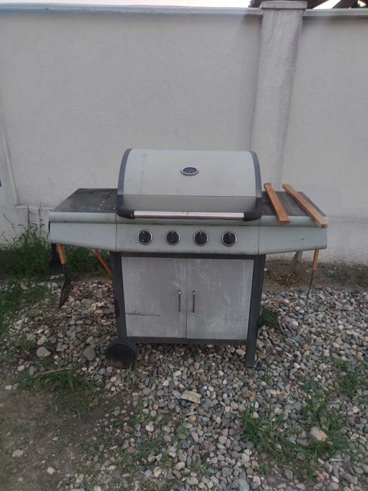 Grătare pe cărbuni și gaz