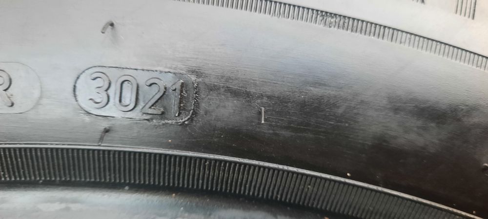 4 броя зимни гуми 235 55 19 dunlop 7mm