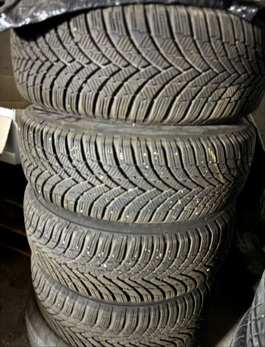 Зимни гуми + джанти 195 65 15 Firestone