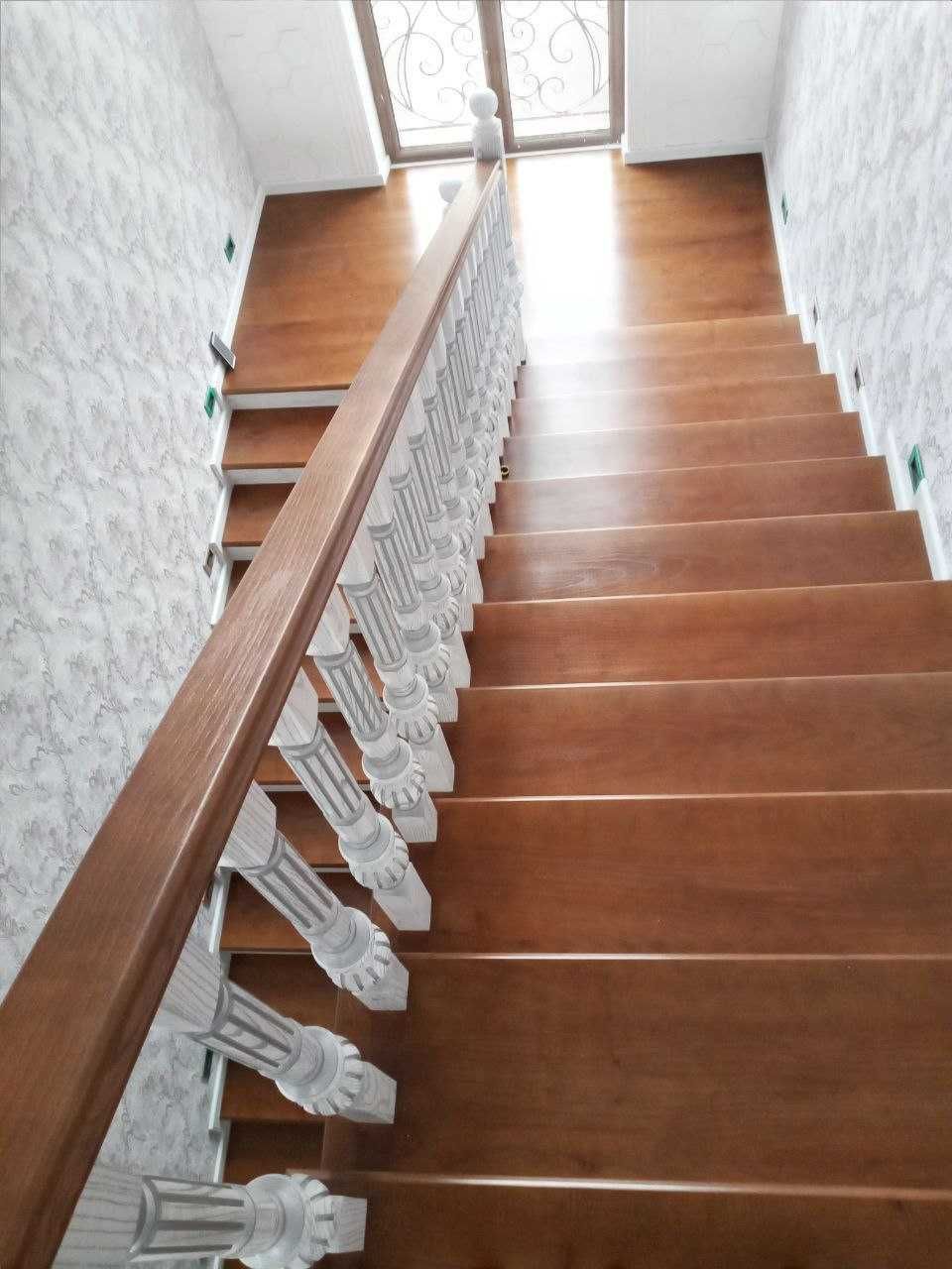 Качественные лестницы, ступени и перилла для лестниц