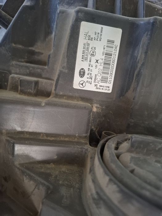 Vînd far stinga- dreapta mercedes benz sprinter