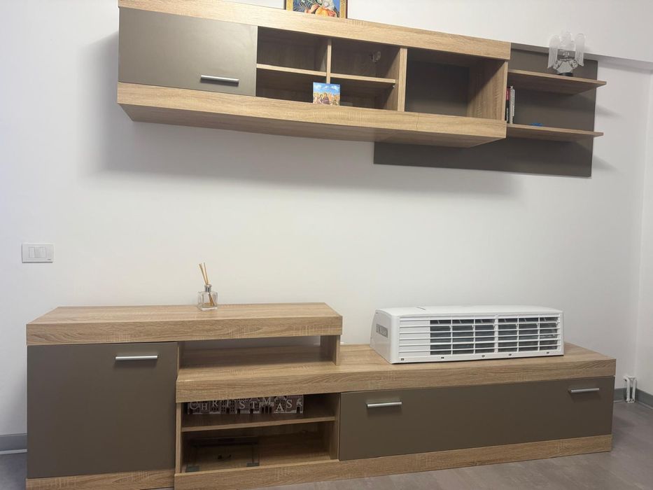 Vand mobila living