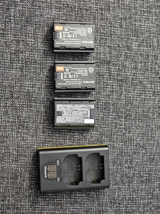 Fujifilm X-T4, 3 батерии, зарядно и 2 SD карти Самсунг