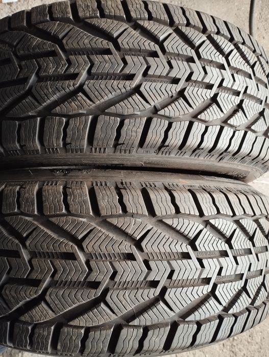 2. Anvelope ca noi  225 50 17  98v Taurus iarna 2023