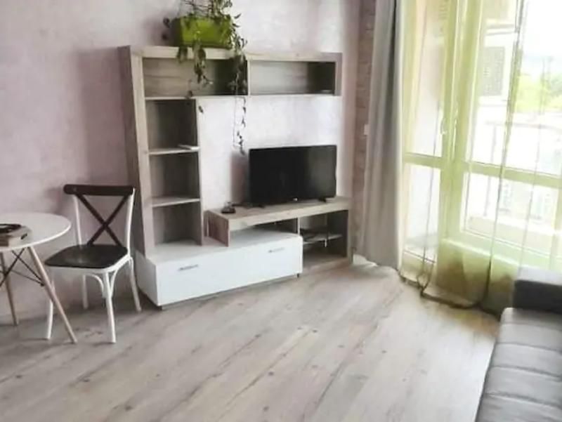 Дава се под наем Двустаен апартамент в Варна, Аспарухово - 68 кв.м за 425 € - Снимка #1