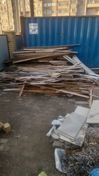 Шкаф, доски, дрова