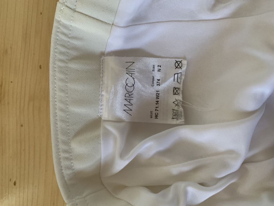 Fusta alba cu buline, midi 38