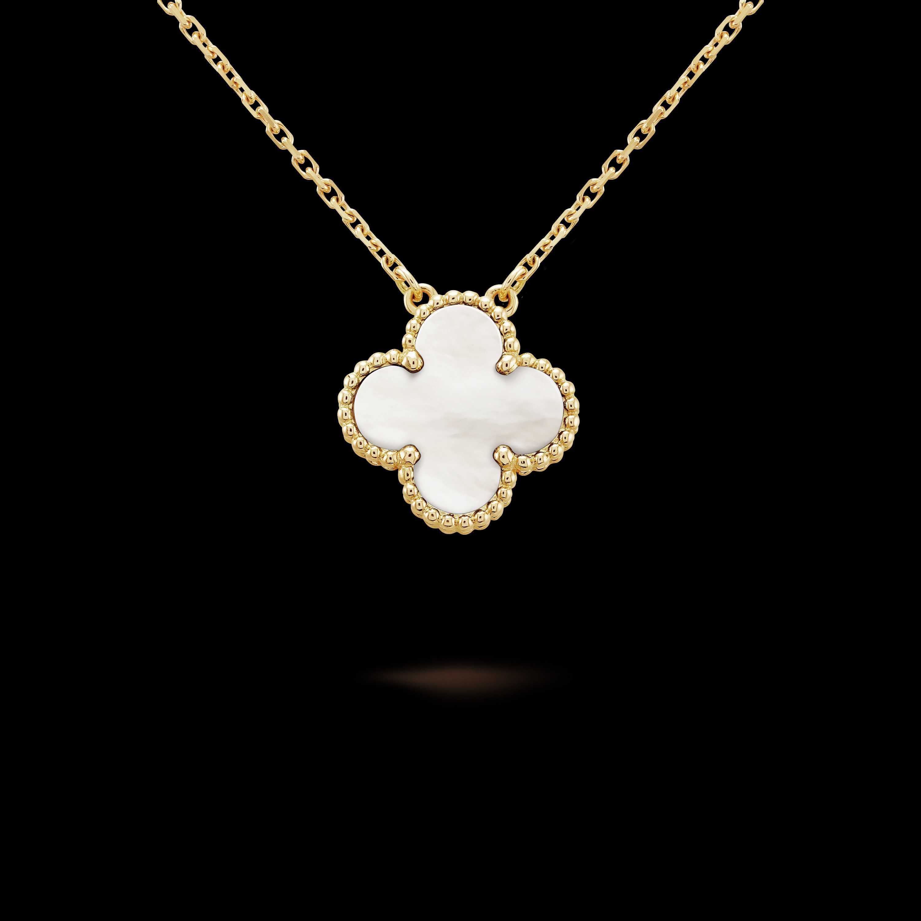 Van Cleef & Arpels VCA Mother of Pearl Alhambra 1 Motif Дамска Гривна