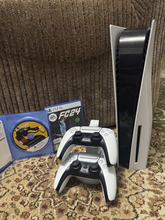(PS5) SonyPlaystation 5 (два джойстика) FC24 MK11