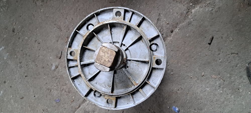 Vând motor electric NOU 4.25 KW 220/380