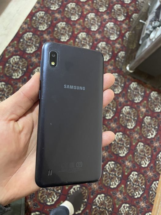 Samsung A10 телефон
