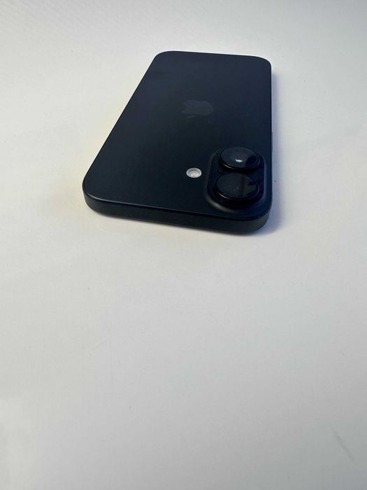 Iphone 16 128gb пълен комплект + кейс на Mous + 1г оставаща гаранция