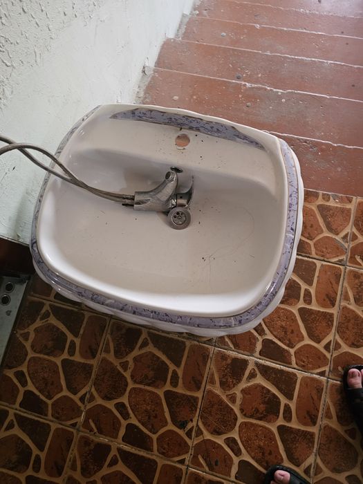 Раковина и туалет