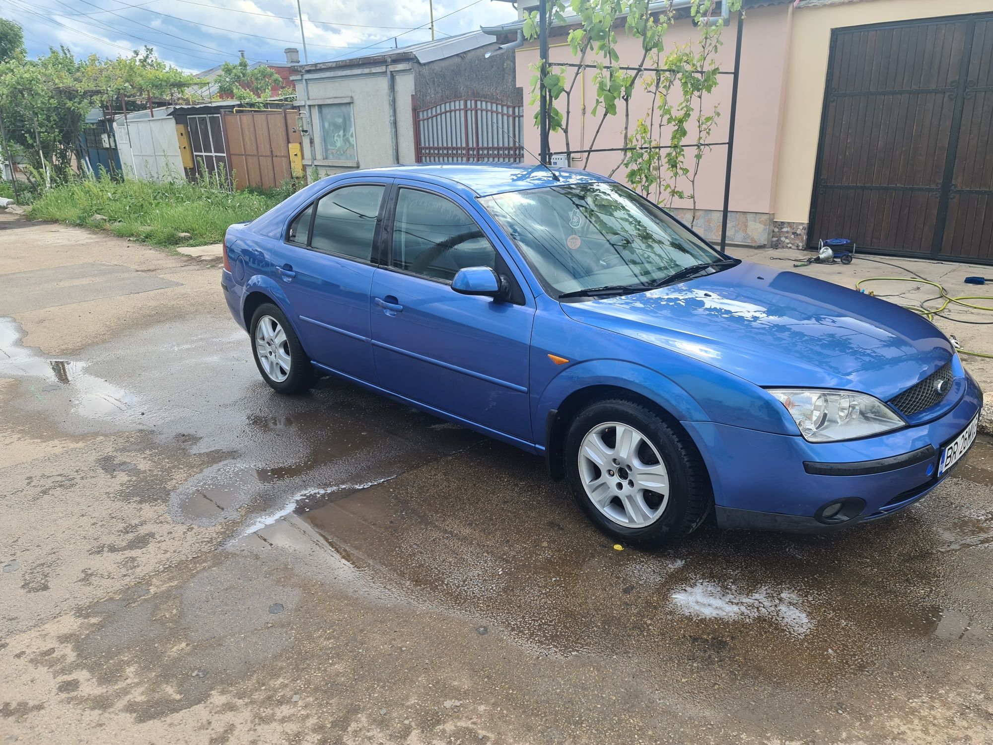 Ford mondeo 1.8 benzina + gaz