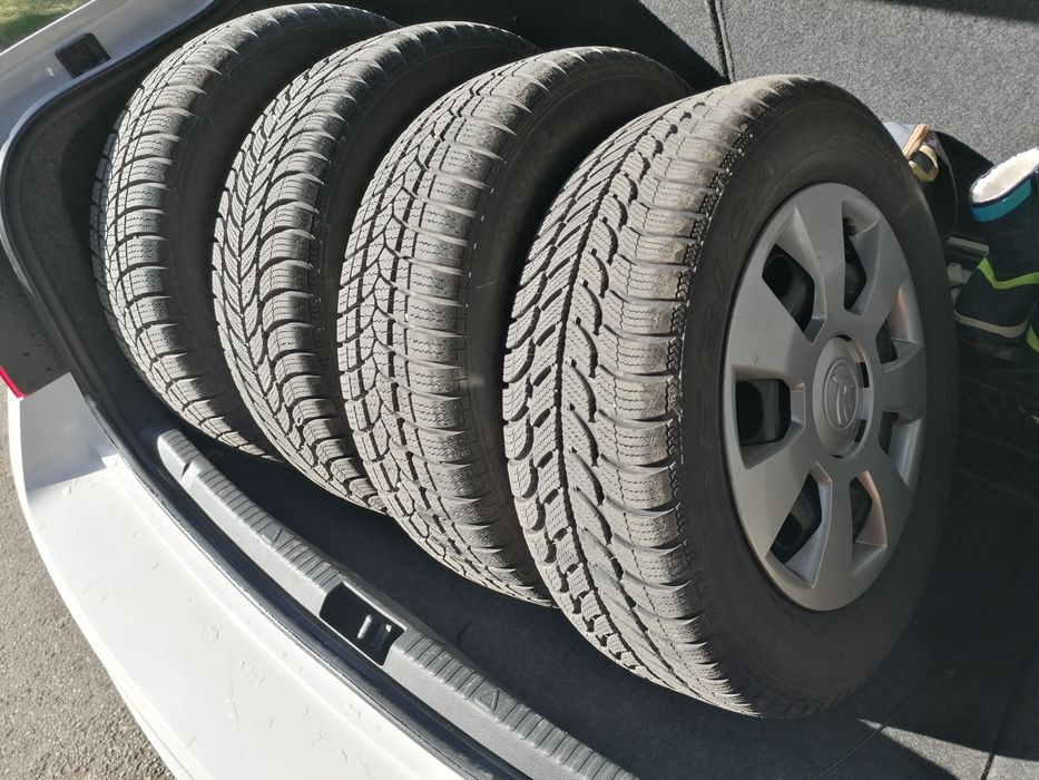 Vind 4 roti cu anvelope iarnaM+S 185/65/14  dot 2022