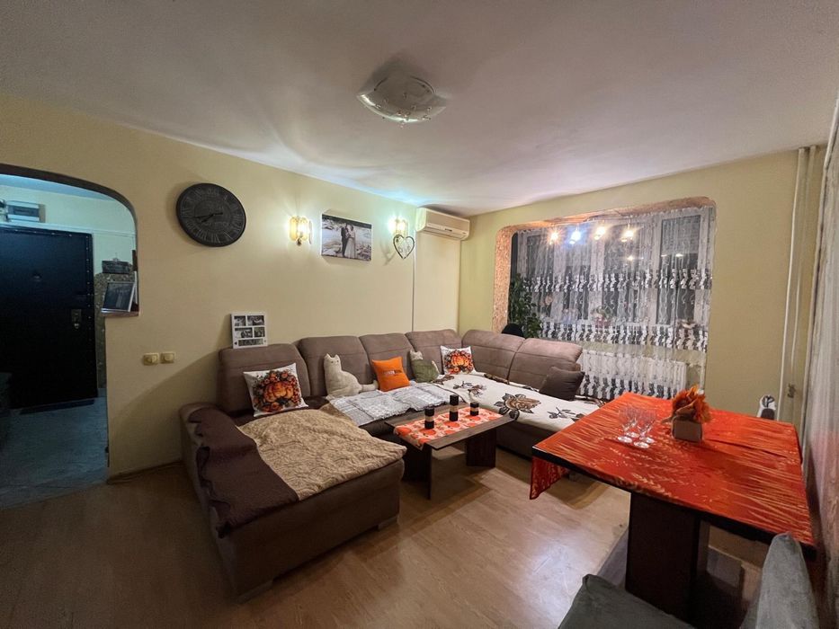 Apartament de vânzare 3 camere, strada Aluminei