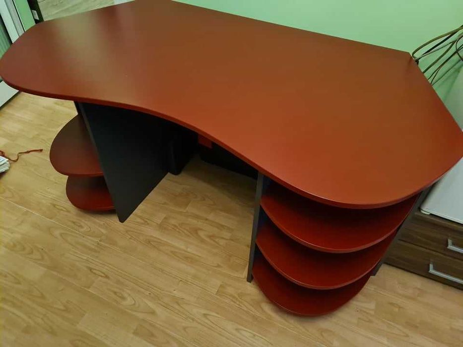 Продавам бюро правено по поръчка