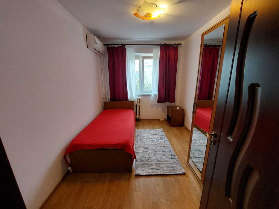 Vand apartament decomandat 3 camere Casa de Cultura 52mp