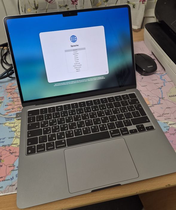 Vând MacBook Air model A2681 gri
