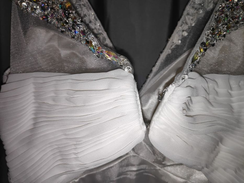 Rochie de mireasa noua cu strasuri si paiete