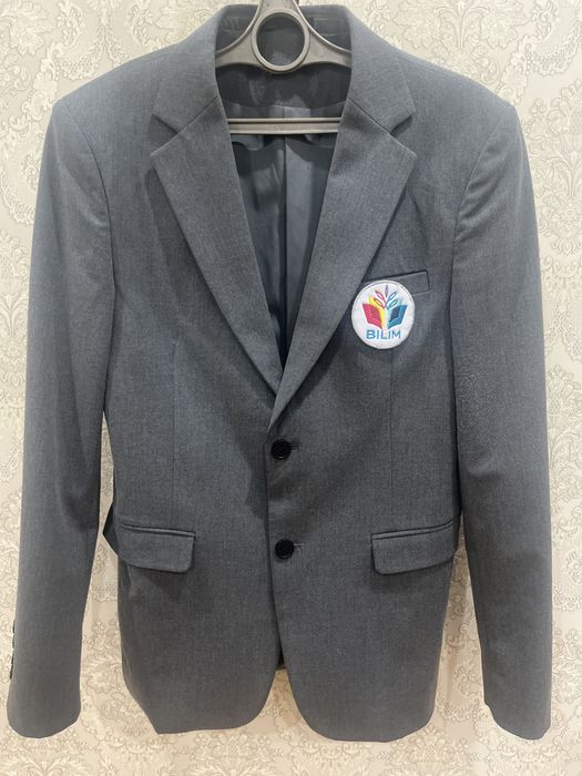 Продам костюм брючный для школы Білім