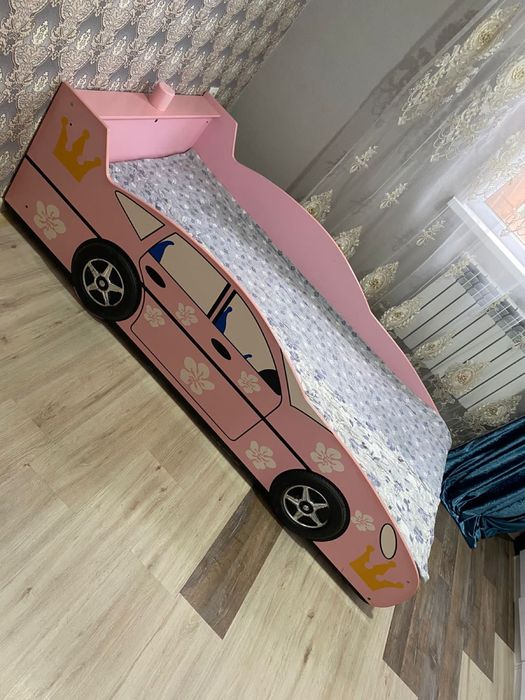 Детский кровать.