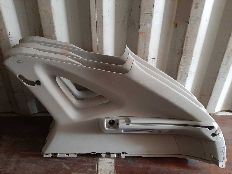 Продам Обшивка багажника верхняя Lexus RX330 / 350