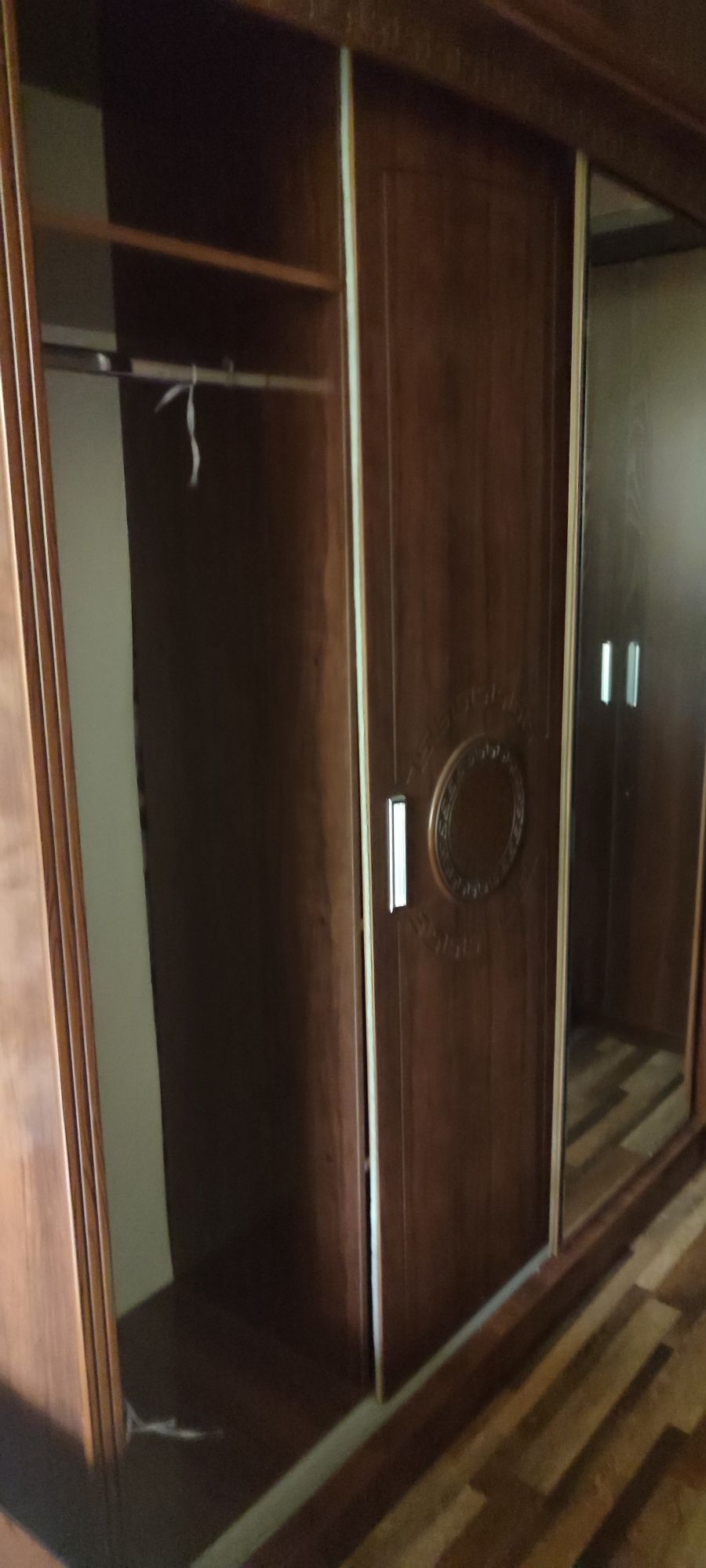 Продам две кровати и шифонер