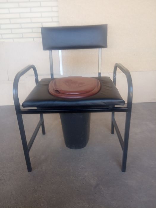 Stol garshok yangi bakuvat. Udobni