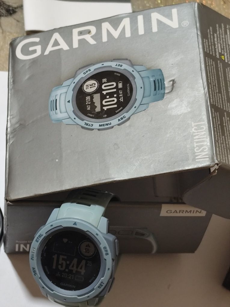 Vând ceas GARMIN Instinct .