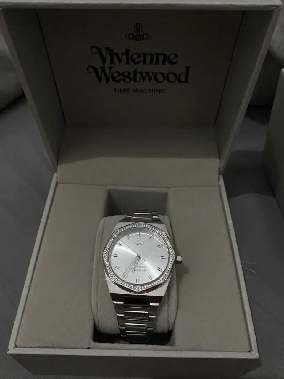 Vivienne Westwood часовник