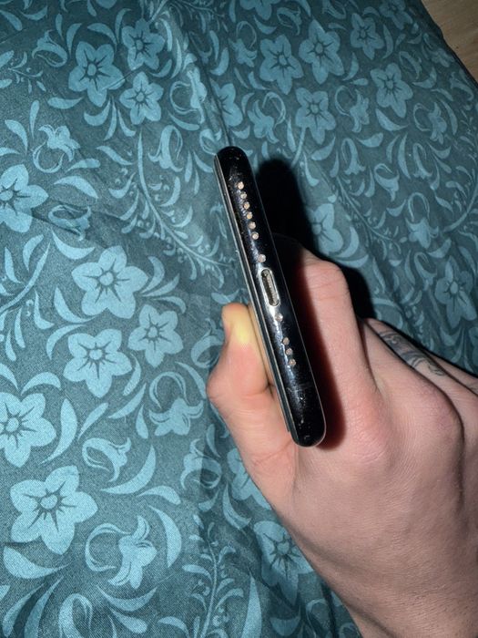 Продавам Iphone XS