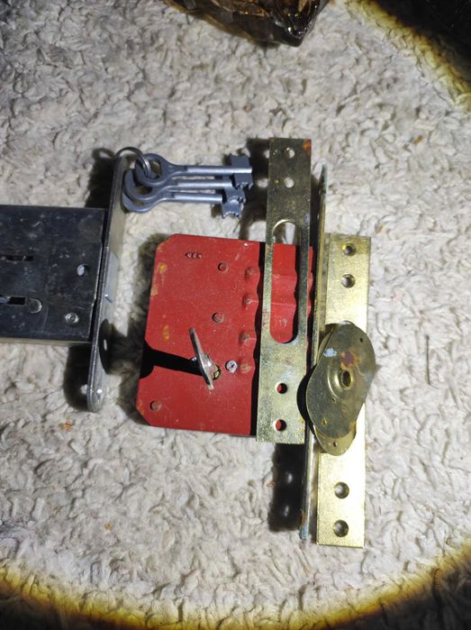 Замок рабочий с ключами