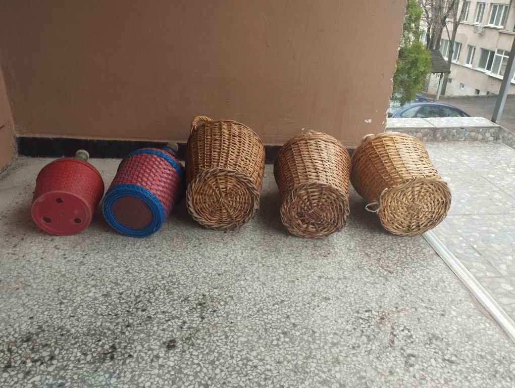 Стари плетени дамаджани