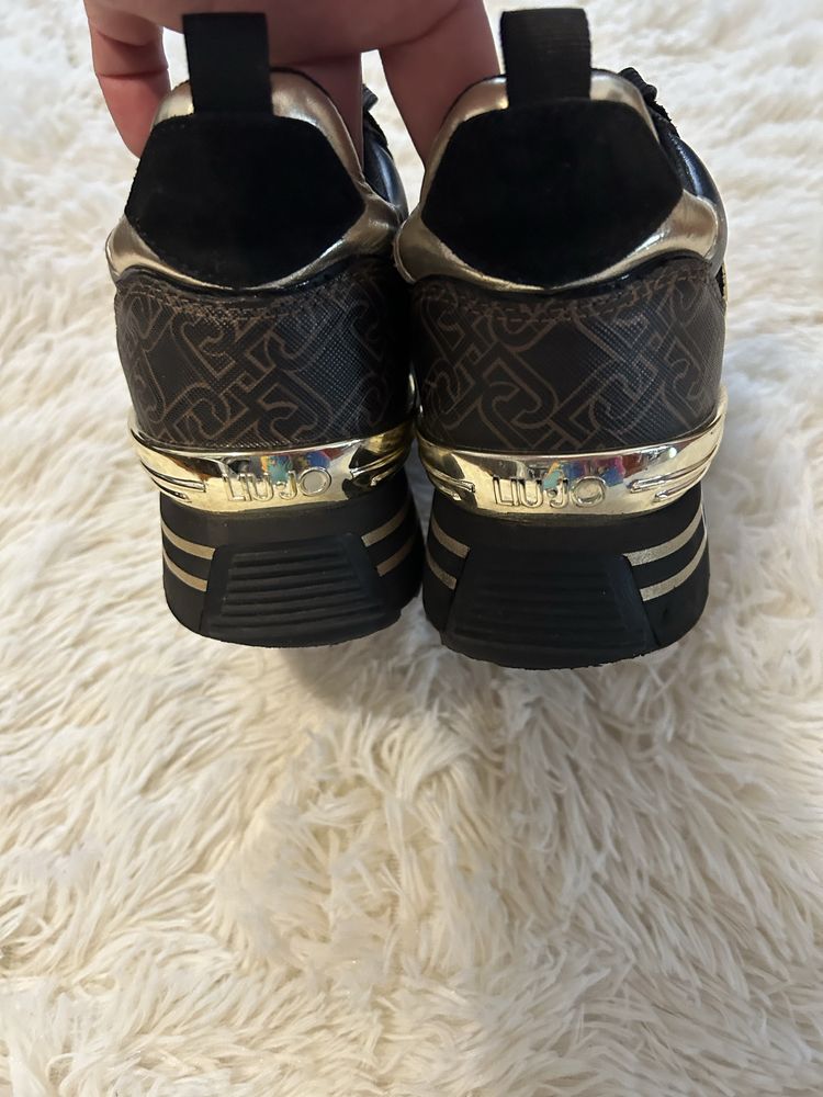 Sneakers Liu Jo stare foarte buna