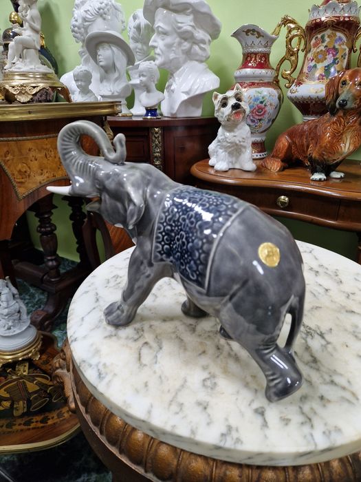 Страхотна антикварна колекционерска порцеланова фигура статуетка