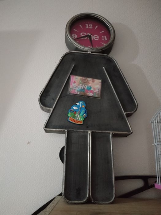 Часы настенные девочка