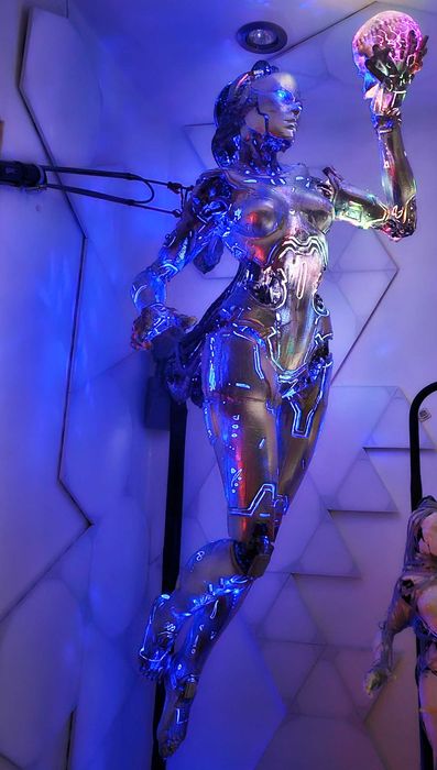 100 сантиметра 3D фигура на Robot Cyber Woman - Led светлини